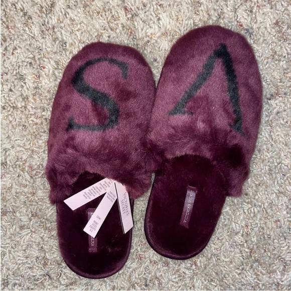 Toe Faux Fur Sexy NWT Victoria's Secret NWT closed fuzzy slippers size medium ✨ - Picture 2 of 6